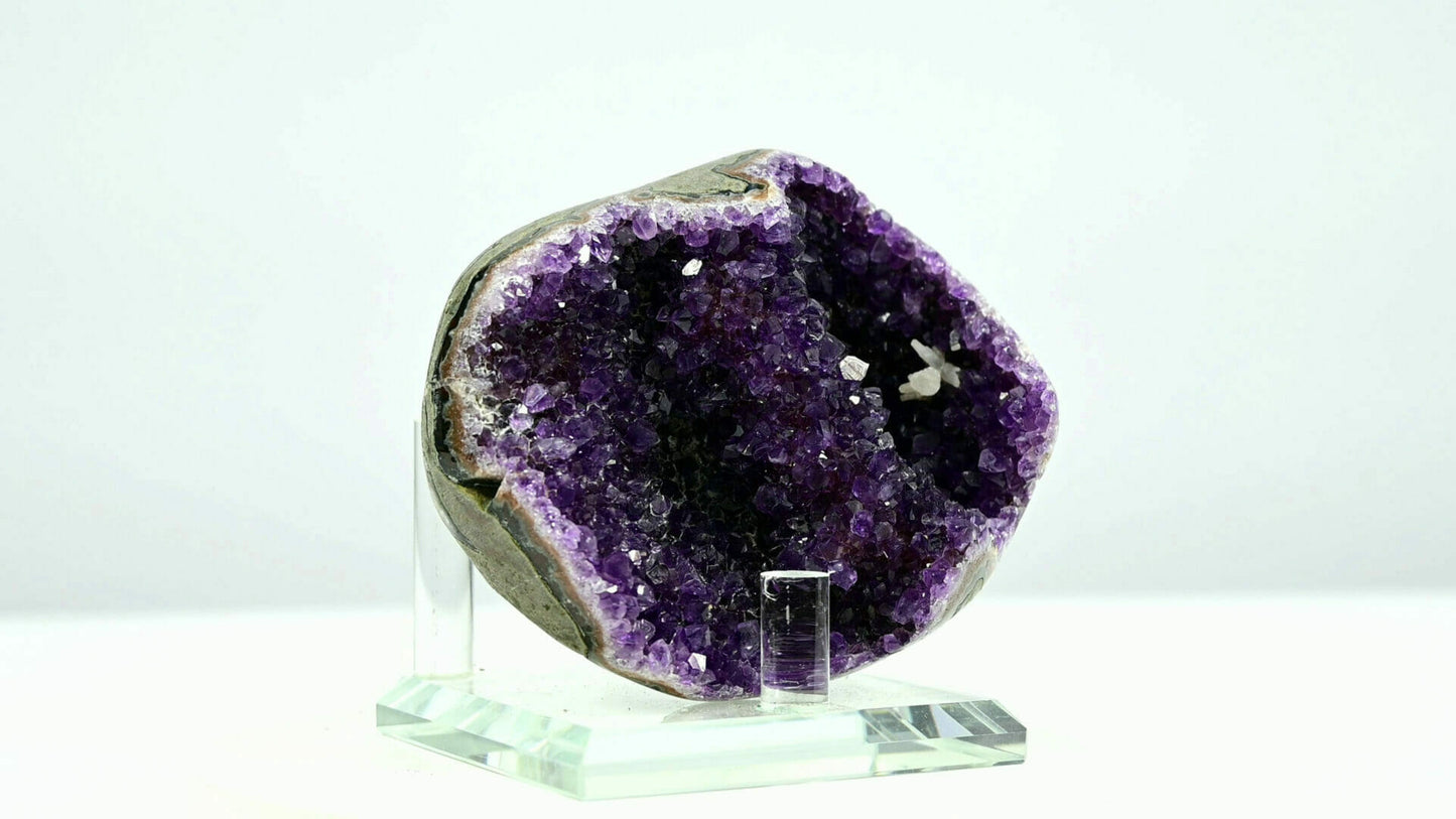The really one amethyst that brings you wealth and luck with calcite flower inside side 1