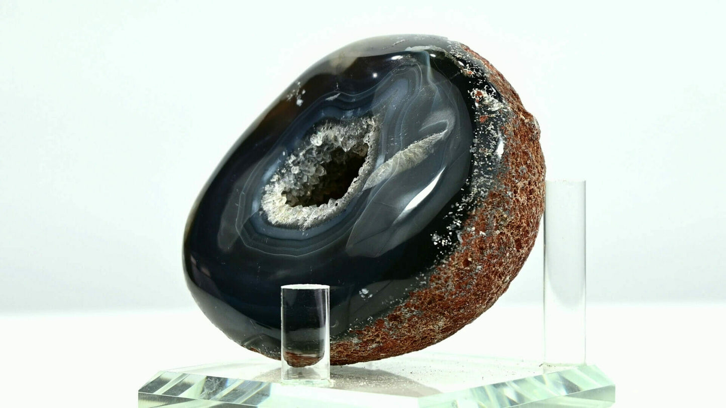 Black rounded agate eye with white light go through it side 2